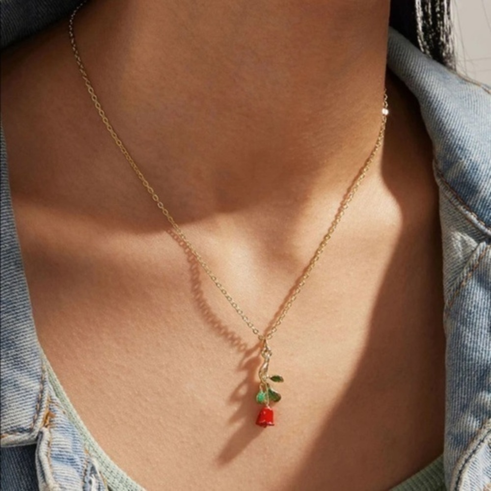3/$30 🌹 Flower Pendant Necklace